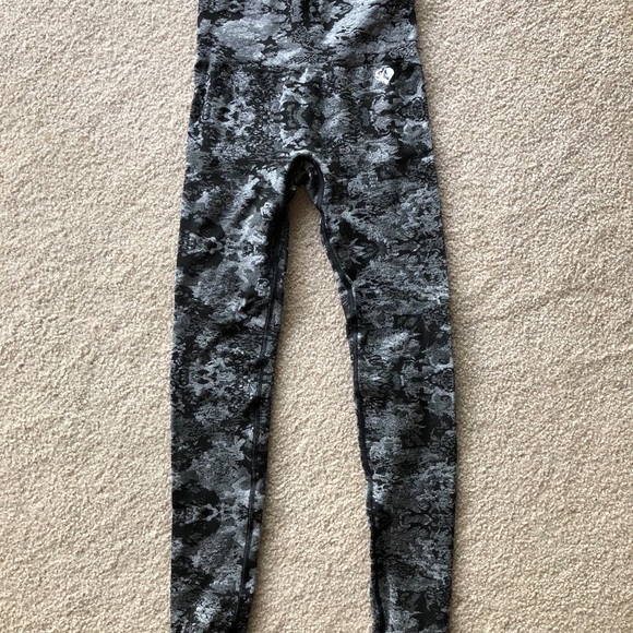 Women’s Best Leggings - Picture 2 of 4